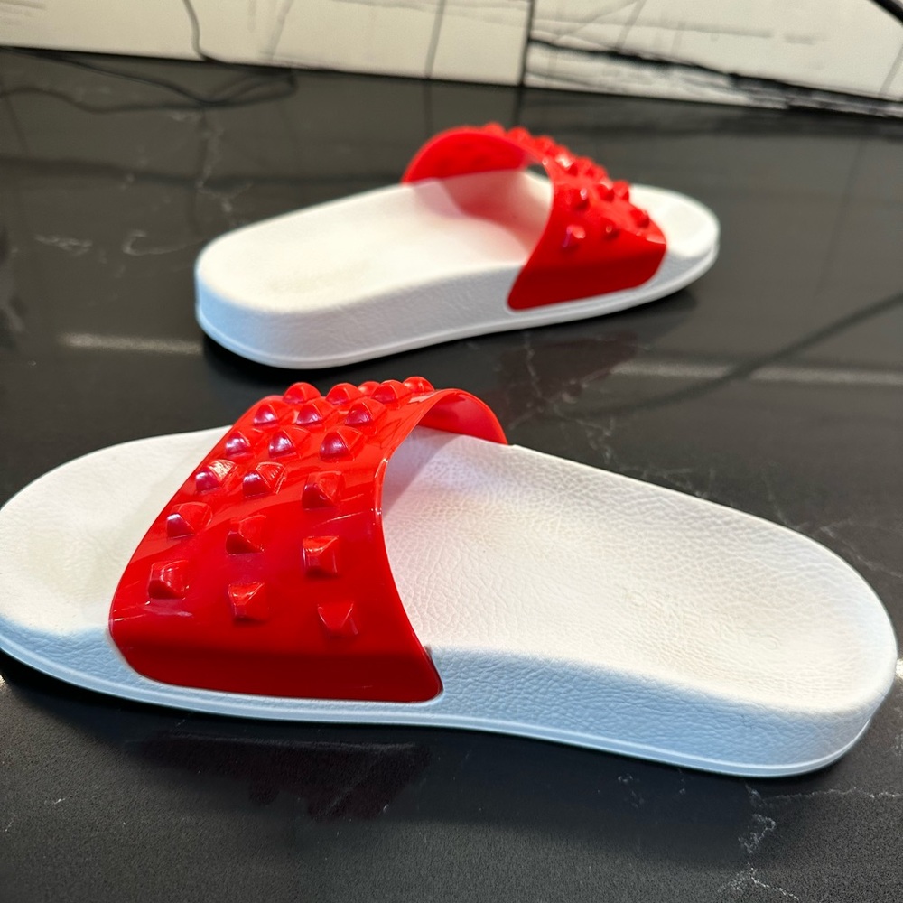Carmen Del Sol red slides